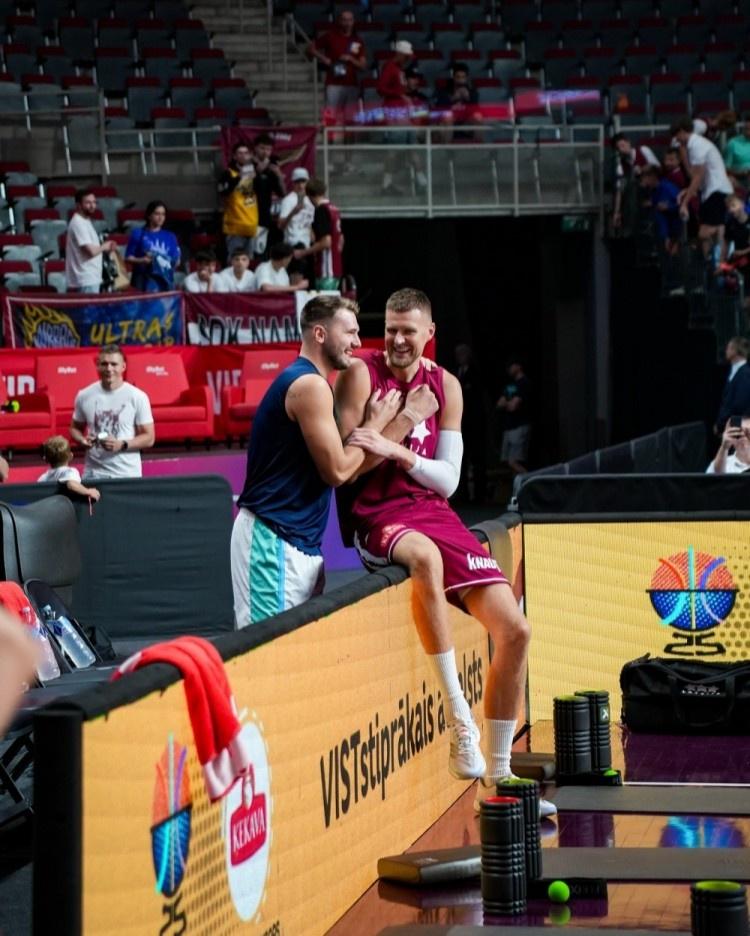 ku, 里加的机票, ly