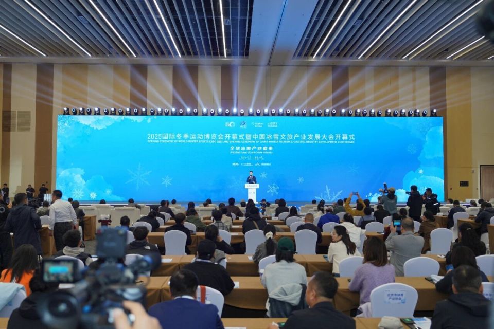 李磊编辑, 靖进行发言, 博览会十周