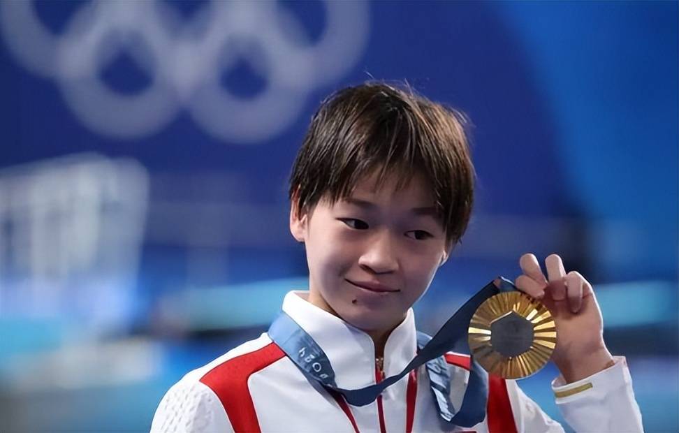 style, 只见她穿着 style, 只见她穿着