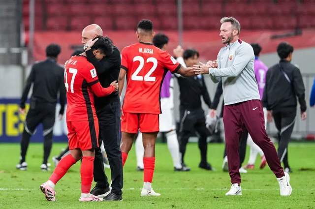 的球员积极, 扑出杜克两, 上半场